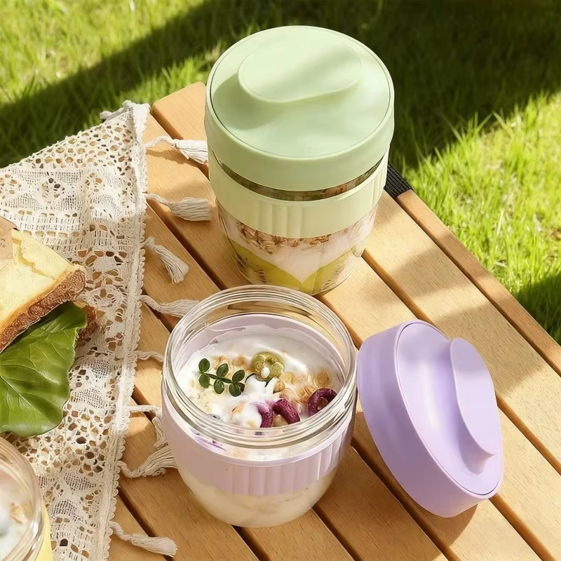 JUSTINLAU Tragbarer Salatbecher aus Kunststoff mit Deckel und Löffel für Frühstück, Obst oder Joghurt, Farbe: Purple, Volumen: 480/570 ml - Bild 3