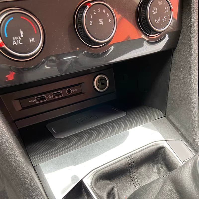 15W kabelloses Auto-Ladegerät als Ladehalterung für VW Tiguan MK2, Tiguan Allspace und Tharu (2017-2021), Farbe: Schwarz - Bild 4