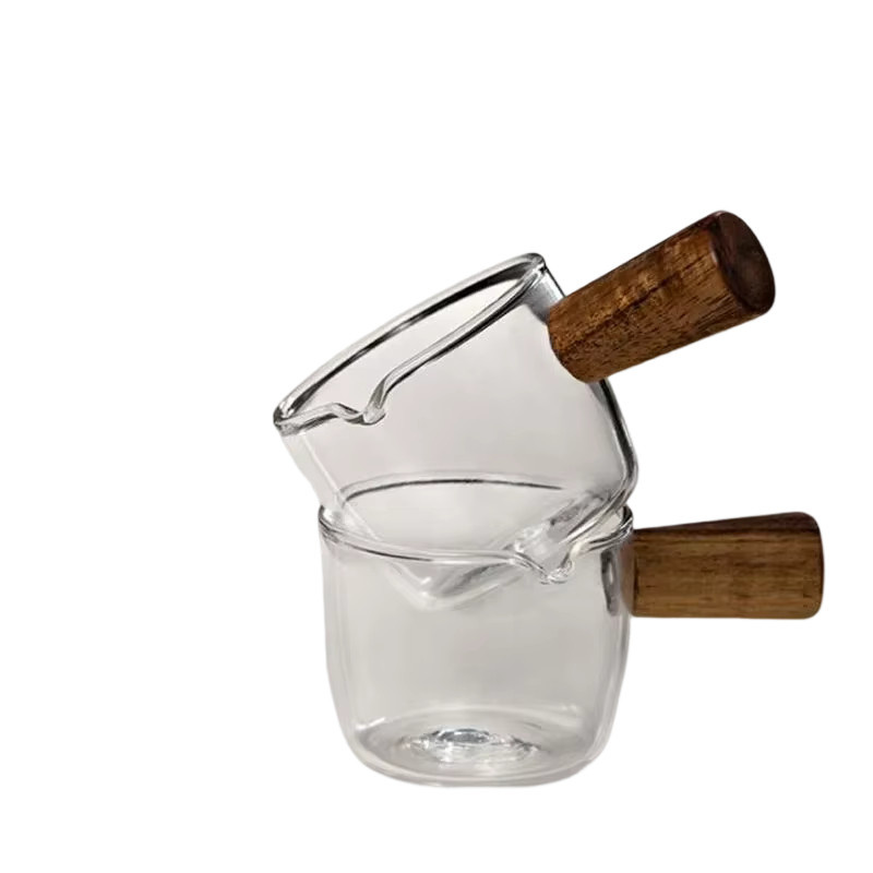 Transparente Glaskrug mit Holzgriff für Milch, Saucen oder Vinaigrette, 100 ml - Bild 2