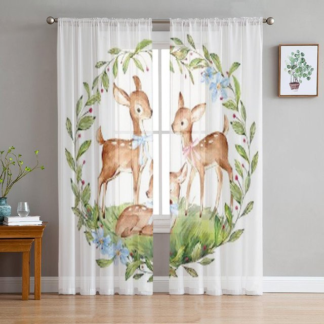 Transparente Tüll-Gardine Super Six mit Aquarell-Hirschfamilie und Waldmotiv in Weiß, Breite: 135 cm, Höhe: 114 cm - Bild 1