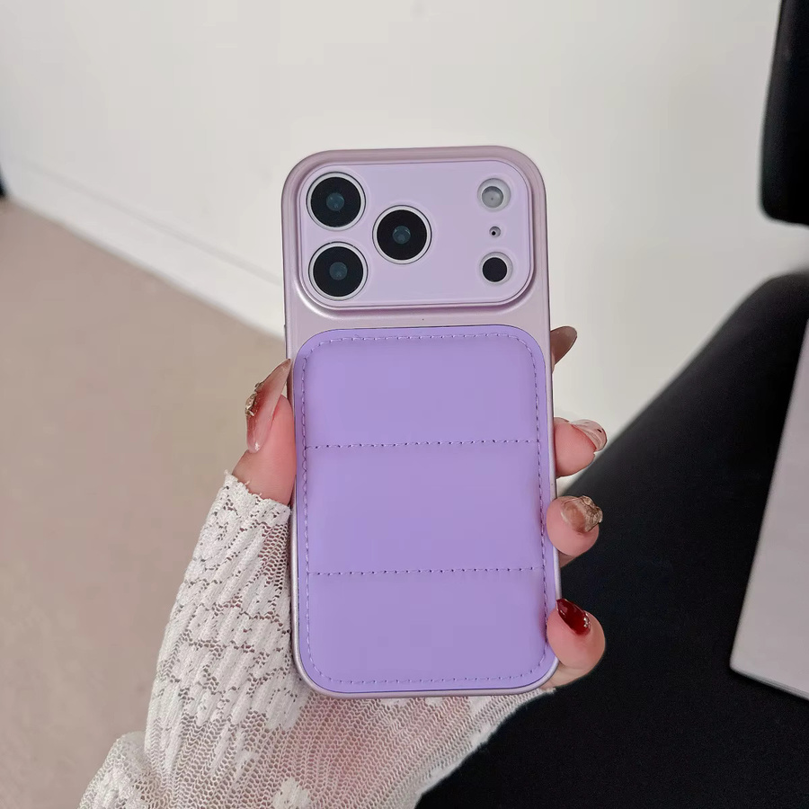 Stoßfeste Silikon Handyhülle im Daunenjacke-Design für Apple iPhone 17, 16, 15, 14, 13 Pro Max in Silber - Bild 2