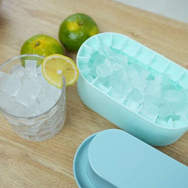 Runde Silikon Eiswürfelform mit Deckel in Blau für DIY Eiswürfel und Eisbehälter - Bild 1