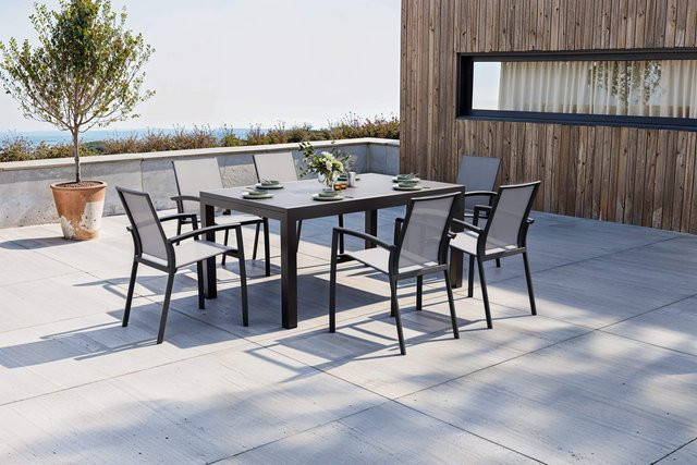 OUTFLEXX Siena Garden Garten-Essgruppe in Anthrazit Matt mit ausziehbarem Tisch und 6 Stapelsesseln aus Aluminium, Spraystone und Ranotex - Bild 1