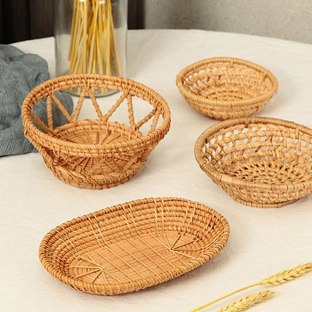 Handgefertigter Rattan-Gewebekorb von DOORSACCERY in Braun als Serviertablett für Obst, Brot und Snacks - Bild 1