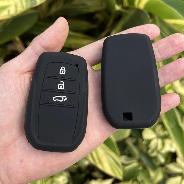Silikon Autoschlüsselhülle Abdeckung für Toyota Land Cruiser 200 300 Prado Crown Yaris Cross Hilux Innova Fortuner Camry in Schwarz - Bild 1