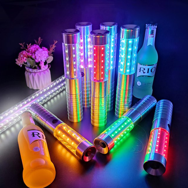 XIWANGFIRE Wiederaufladbarer LED-Leuchtstab für Flaschenservice in Gold und Weiß mit RGB-Effekt für Bar und Party - Bild 1