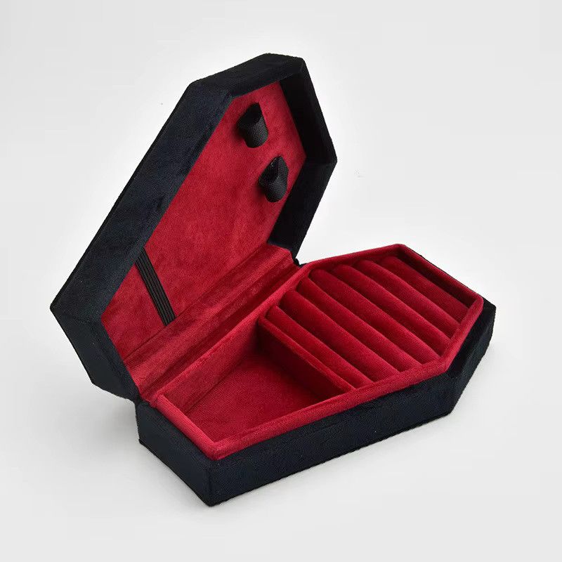 Lesaiyarr Schmuckschatulle Sarg aus Samt in Schwarz und Rot mit individuellem Logo für Halloween als personalisiertes Geschenk - Bild 5