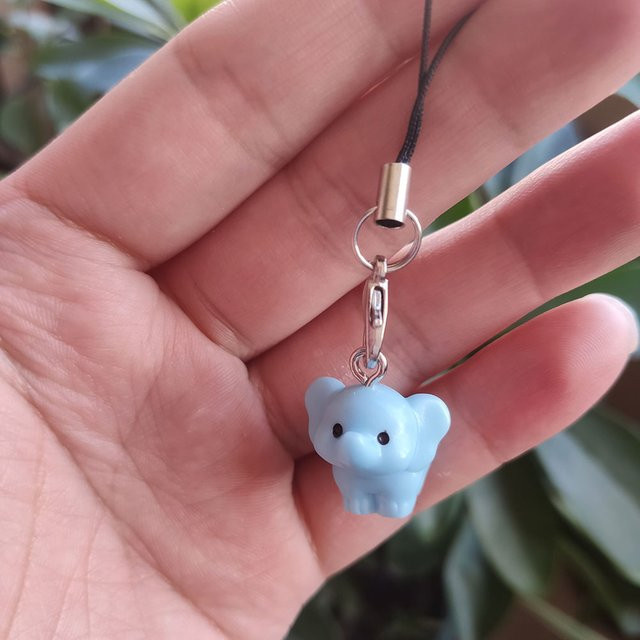 Blauer Elefant aus Kunstharz als Kawaii-Tier-Lanyard und dekoratives Mobiltelefon-Accessoire - Bild 1