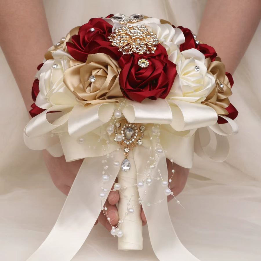 Yannew Handgefertigter Hochzeitsstrauß in Weiß und Rot mit Rosen, Kristallperlenkette und Textilband für Braut und Brautjungfern - Bild 3
