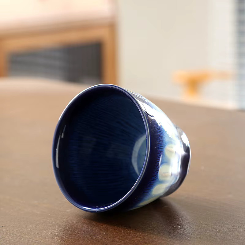 Handgefertigte Keramik-Kaffeetasse mit kristalliner Glasur und mattem Finish für Latte oder Cappuccino - Bild 2