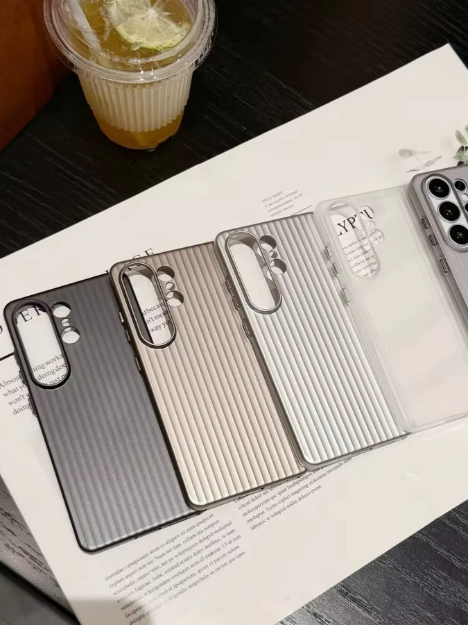 Stoßfeste Hartschalen-PC-Hülle für Samsung Galaxy S26, S25 Ultra, S24 Plus und S23 in Transparent/Grau mit mattiertem Design - Bild 3