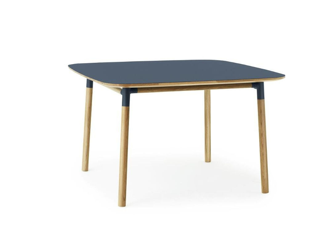 Normann Copenhagen Form Tisch aus Eiche und blauem Linoleum im nordischen Stil - Bild 2