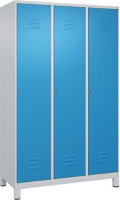 C+P Spind Classic PLUS Garderobenschrank mit 3 Abteilen, Füße, Zylinderschloss, 4 Garderobenhaken und mittiger Trennwand, H x B x T: 195 x 120 x 50 cm - Bild 1