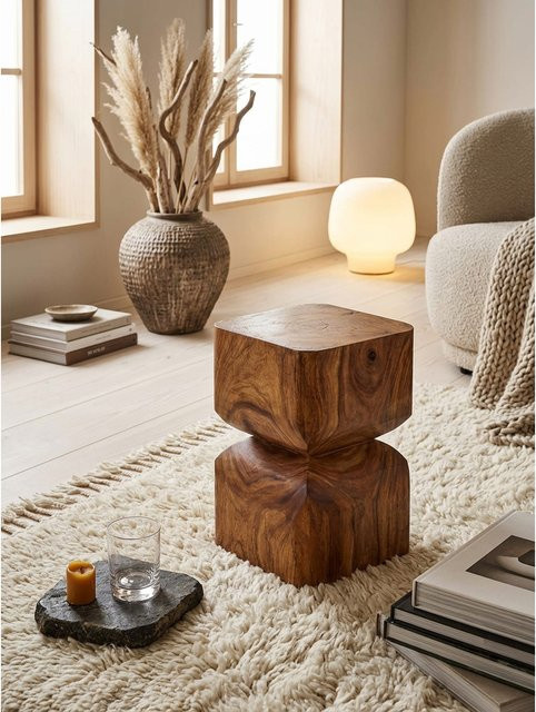 Rustikaler Beistelltisch aus Massivholz von KADIMA DESIGN in Braun, B/T/H: 30 x 45 x 30 cm - Bild 1