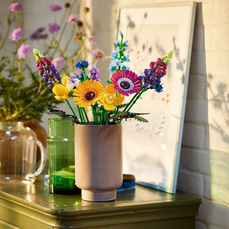 Künstliche Rosen und Chrysanthemen als dekoratives Blumenbouquet in Multicolour für deine Tischdekoration - Bild 1