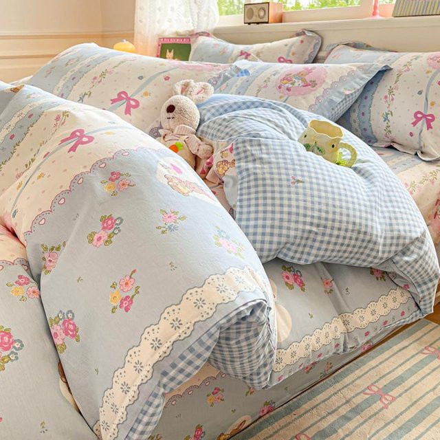 Bettwäscheset aus 100% Baumwolle von Bin Chi Textiles mit floralem Design in Blau, bestehend aus 1 Bettbezug und 2 Kissenbezügen, B/H: 150 x 200 cm - Bild 1