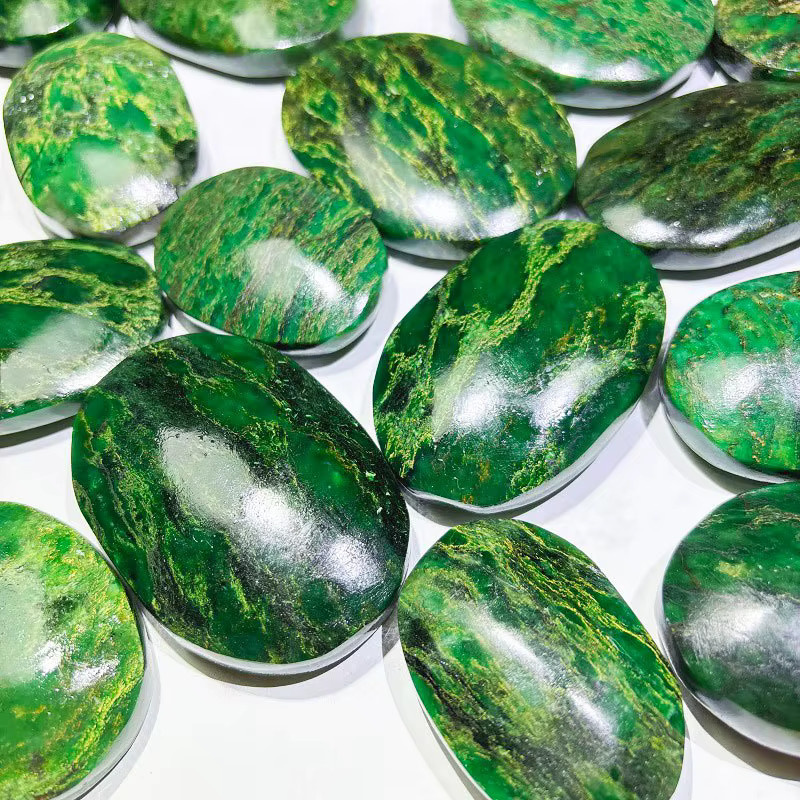 Handpolierter Smaragd-Stein von CrystalHola, grüner Kristall-Palmenstein mit Marmorierungsmuster für die Schmuckherstellung - Bild 4