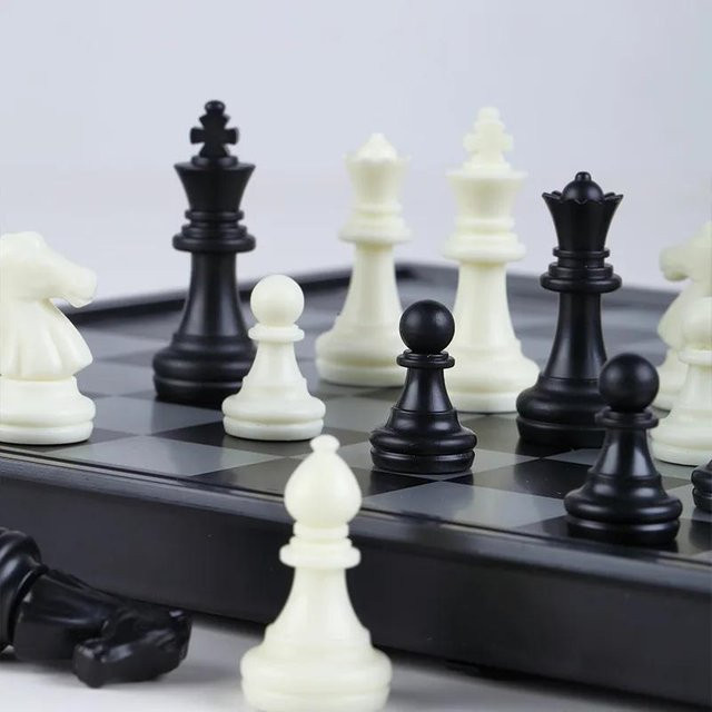 Kidsly Schachspiel, mittelalterliches Spielset, Gold/Silber, ab 2 Jahren - Bild 1