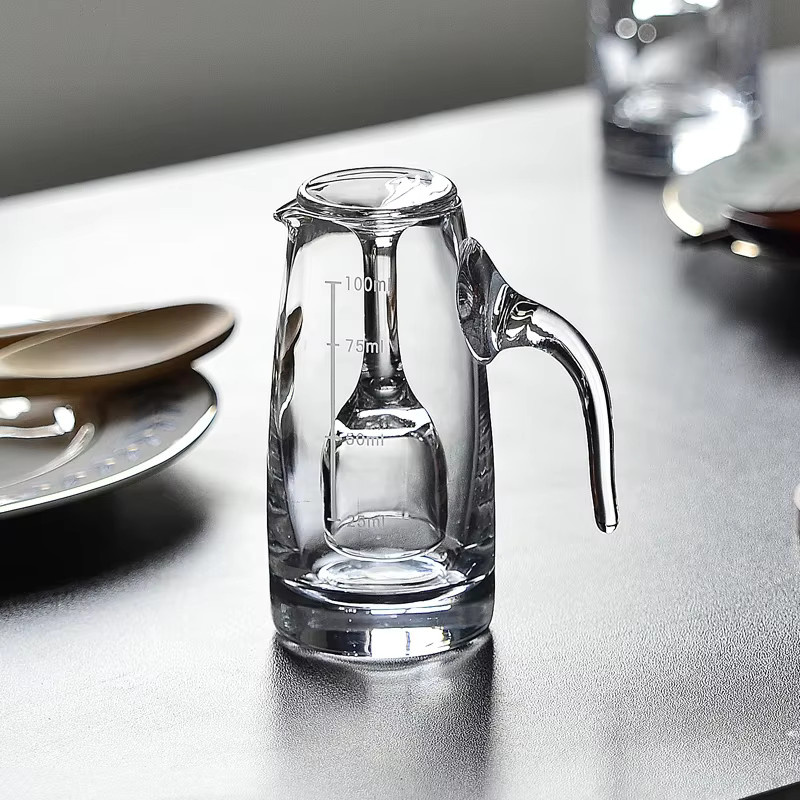 Chinesisches Baijiu-Set aus Glas mit transparentem Weinspender und Messskala, 100 ml Karaffe und 12 ml Schnapsglas - Bild 2