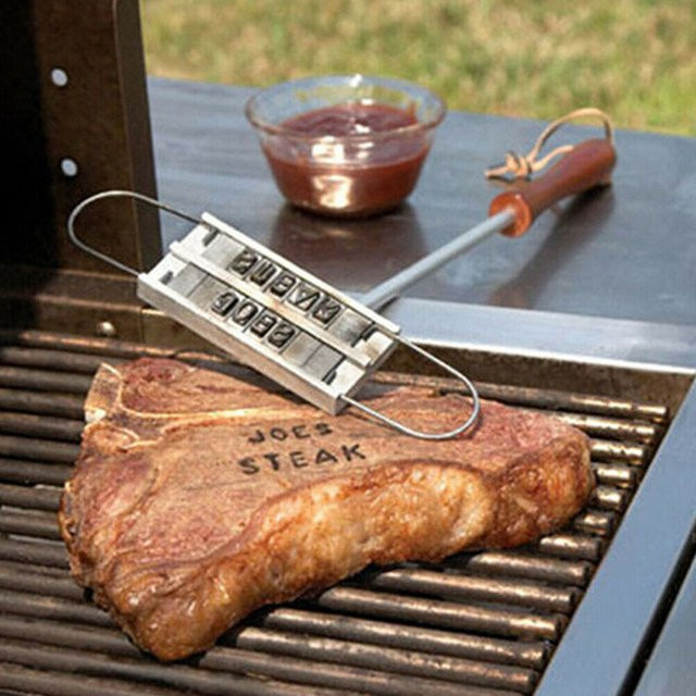 Grillwerkzeug mit Holzgriff in Silber für Steak und Partys - Bild 1