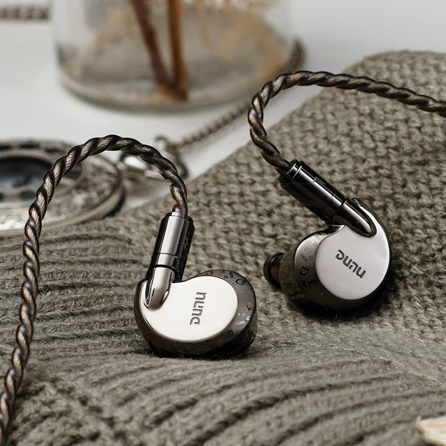 Dunu Falcon Ultra Titan Grey Loong Year Edition In-Ear Monitor mit dynamischen Treibern, austauschbaren Filtern und MMCX-Kabel in Grau - Bild 1