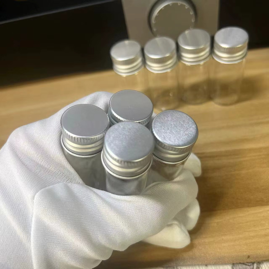 OLOEY Weihnachts-Glasflaschen mit Silbernen Schraubverschluss, transparente Mini-Glasgefäße für Dekoration, Volumen: 10 ml, Durchmesser: 22 mm, Höhe: 50 mm - Bild 3