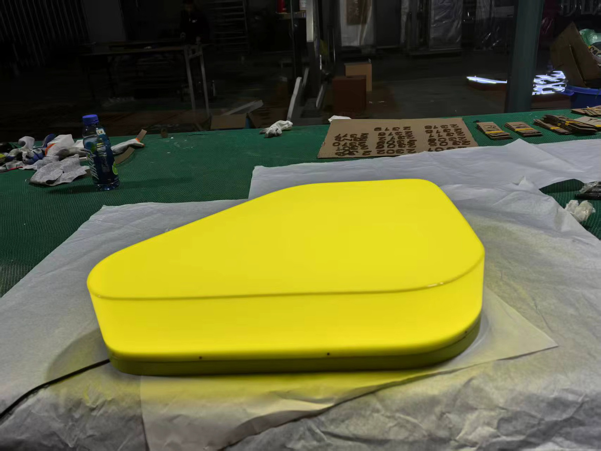 Anpassbare 3D Acrylbox als kommerzielles Ladenschild in Gelb - Bild 3