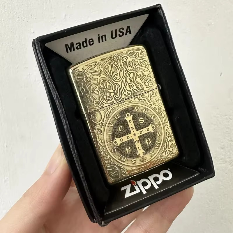Zippo Feuerzeug Constantine Priest Carving in Antique Golden Brass Windproof Collection - Bild 2