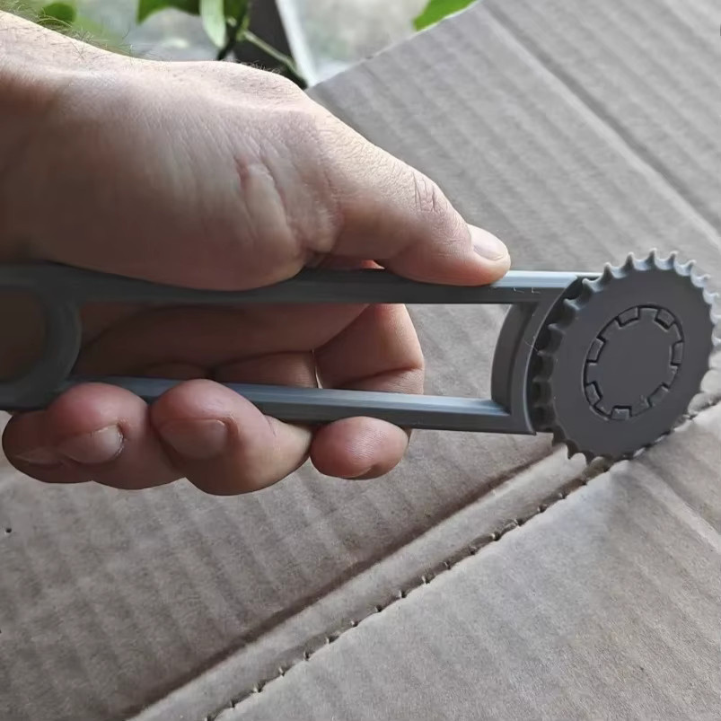 Grauer Papier-Lochstanzer aus Kunststoff für Kartons und DIY-Bastelverpackungen - Bild 2