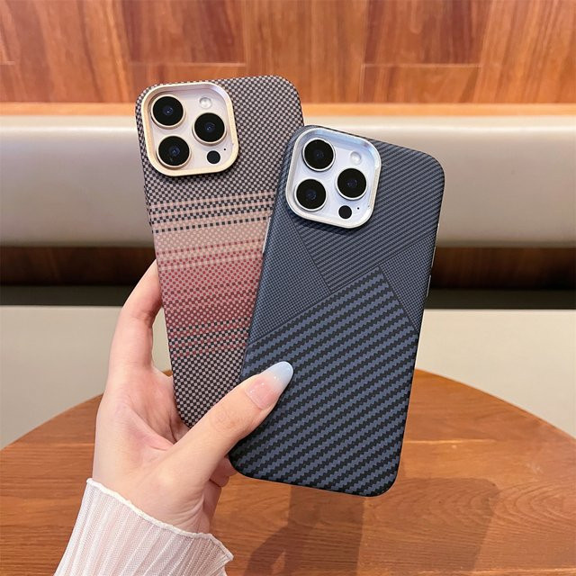 szHAIyu Magnetische Kohlefaser Handyhülle für iPhone 16, 15, 14, 13, 12 Pro Max, stoßfeste Kevlar Schutzhülle in Schwarz und Orange - Bild 1