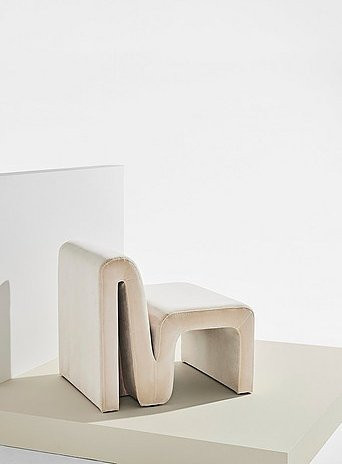 Odette Sessel in Beige mit Stoffbezug und Massivholzrahmen - Bild 1