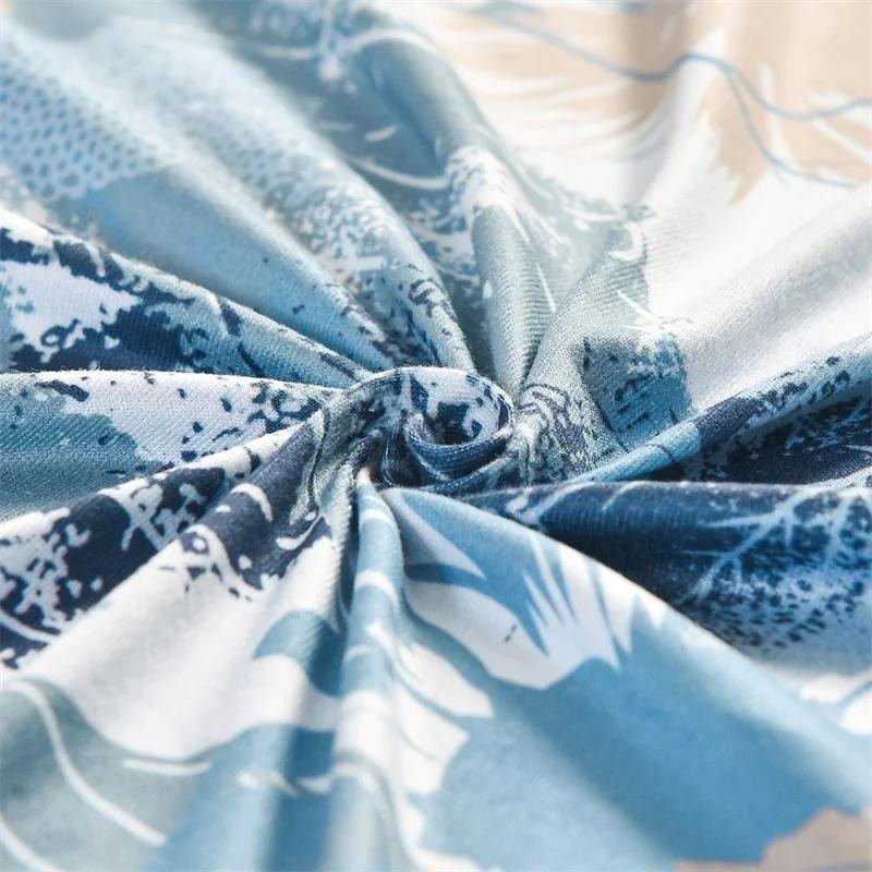 Pastoraler Ohrensesselbezug aus Stretch-Spandex in Blau mit Sitzkissenbezügen und Fußhocker-Überwurf - Bild 2