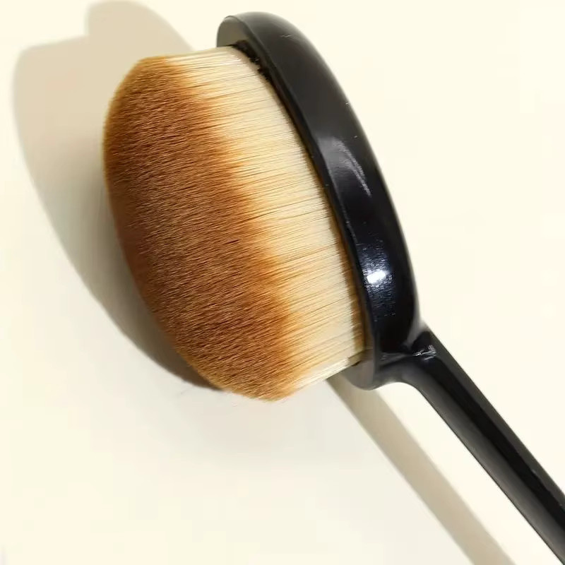 Ovaler Foundation-Pinsel, Schwarz - Bild 2