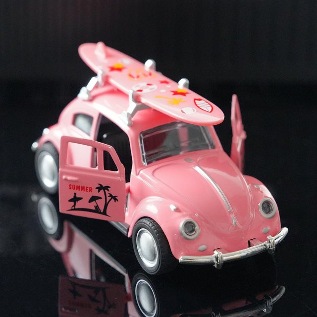 Linyi toy car Jahrgang Rosa Käfer Diecast Auto mit Surfbrett, 1:32, Modellspielzeug, ab 14 Jahren - Bild 1