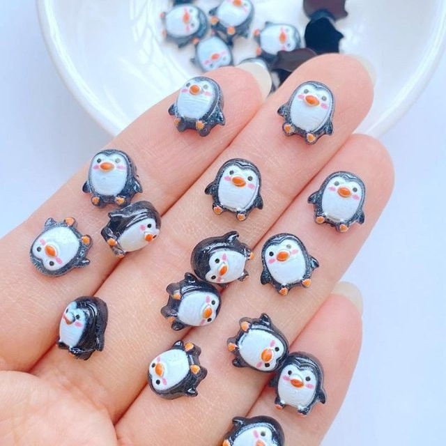 100 Stück Mini-Pinguin Figuren aus Kunstharz in Grün, 9 mm für DIY Scrapbook und Bastelzubehör - Bild 1