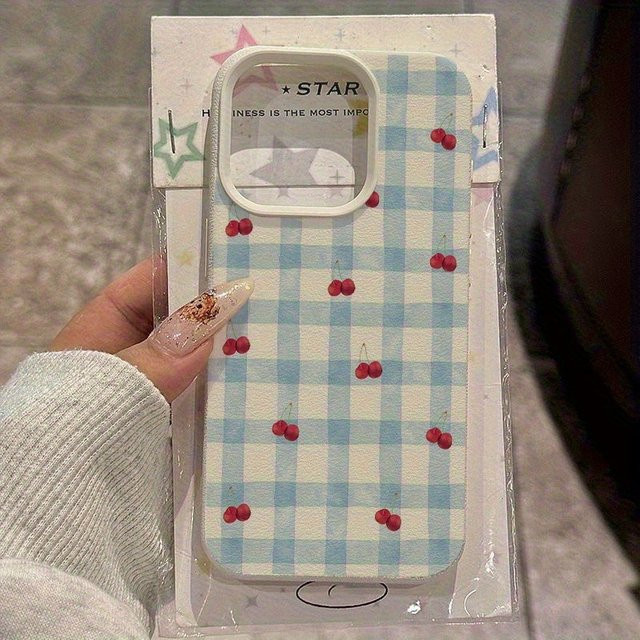 Handyhülle mit Red Cherry Plaid Muster und Lychee-Struktur für iPhone 17, 16, 15 Pro Max Plus Series in Rot und Beige - Bild 1