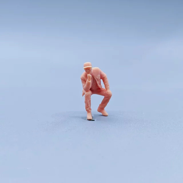 EHCMODEL Sitzender Mann, Modellfigur, Harz, 1:64, Einzelfigur - Bild 1
