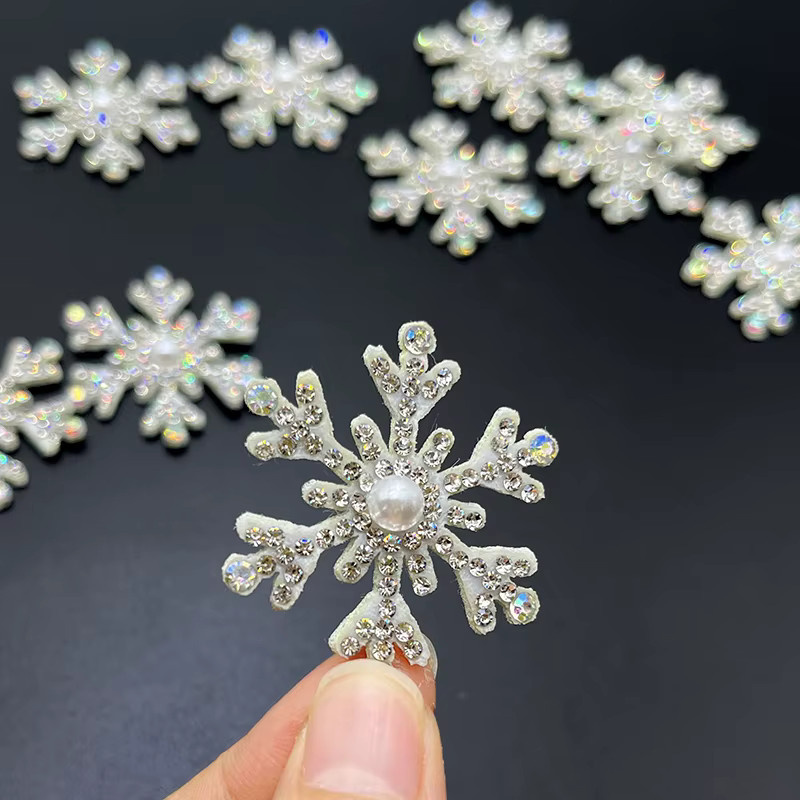20 Stück Glitter Strass Schneeflocken Patches in Weiß für DIY Handwerk und Haarnadel Applikationen, Durchmesser: 40 mm - Bild 3