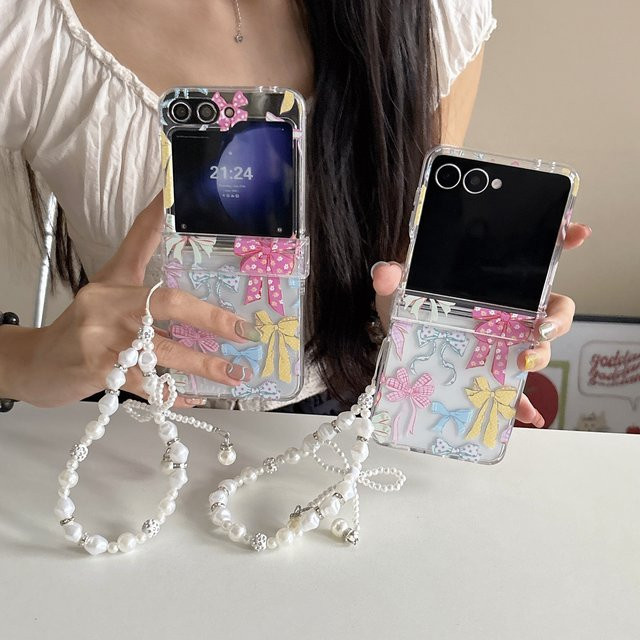 Transparente Handyhülle mit Laser-Cartoon-Design und farbiger Schleife für Samsung Galaxy Z Flip 7 6 5 4 3 inklusive Scharnierabdeckung und Lanyard - Bild 1