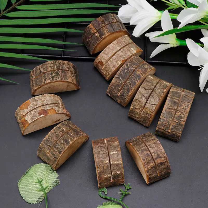 10 Stück rustikale Tischkartenhalter aus Holz in Beige und Braun für Namensschilder und Tischkarten bei Hochzeiten oder Partys - Bild 3