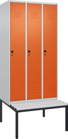 C+P Spind Classic PLUS Garderobenschrank mit Sitzbank, 3 Abteile, Lichtgrau, B/T/H: 212,0 x 90,0 x 81,5 cm - Bild 1