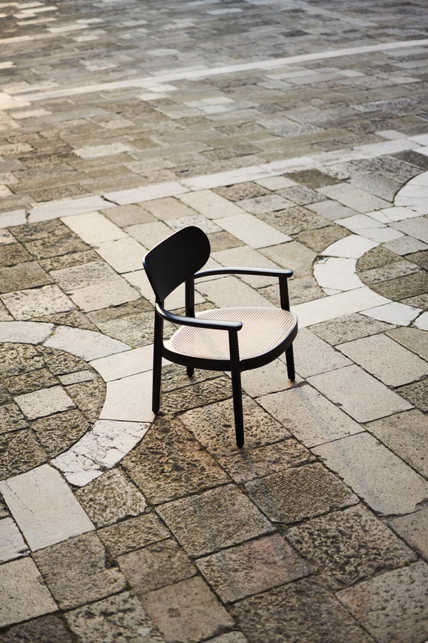Thonet 119 F Holzsessel mit Armlehnen aus Buche und Rohrgeflecht in Schwarz - Bild 2