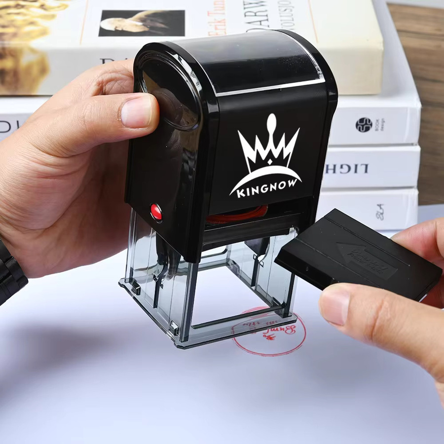 Personalisierter selbstfärbender Stempel mit individuellem Logo in Orange und Schwarz aus Kunststoff - Bild 4