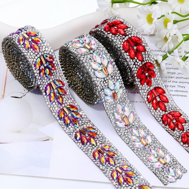 DUCRYSTAL Strassband mit Harz-Motiven und Kristall-Glitzer für DIY-Bastelarbeiten, Länge: 90 cm, Farben: Rot und Multicolour - Bild 1