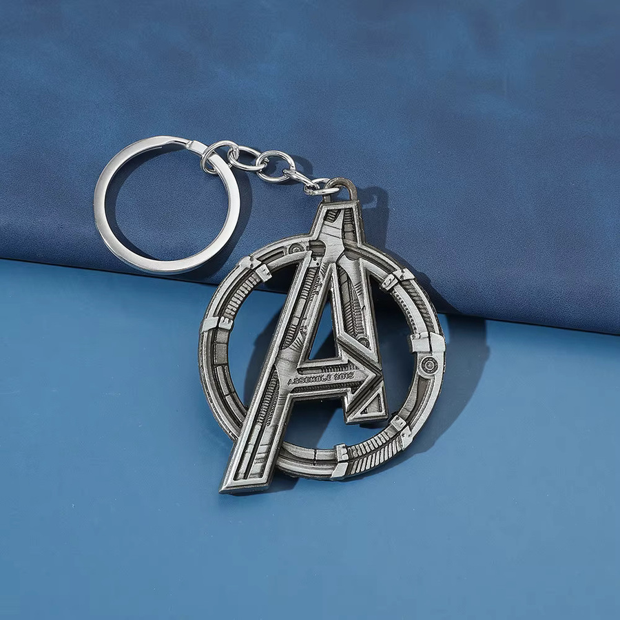 Bandai Schlüsselanhänger Avengers Tower Letter A Logo, Unisex - Bild 2