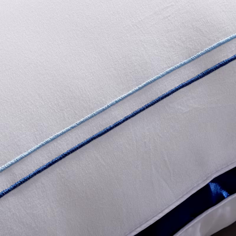 Atmungsaktives Luxuskissen für Seitenschläfer, Bauchschläfer und Rückenschläfer in Blau und Weiß, B/T/H: 74 x 48 x 1 cm - Bild 3