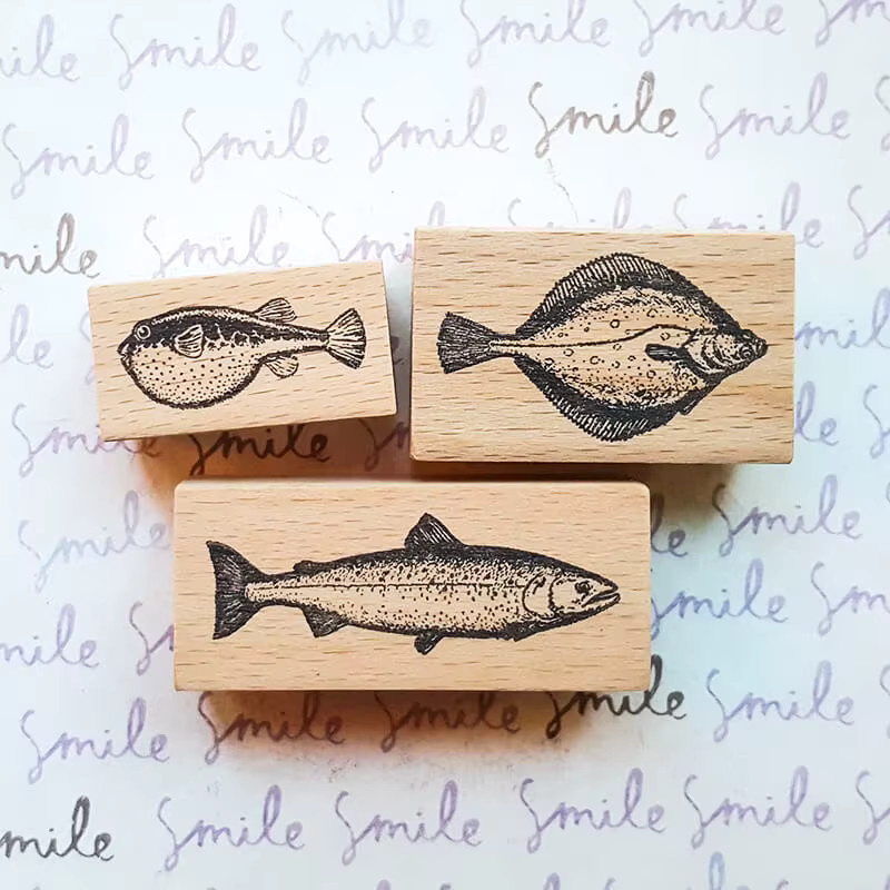 Holzstempel mit Fisch-Motiven für Scrapbooking und DIY-Bastelarbeiten im Kawaii-Design - Bild 1
