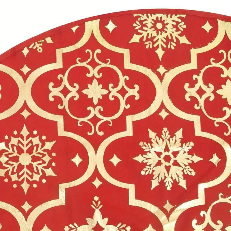 VIKAMA Weihnachtsbaumrock mit Schneeflocken-Print in Rot, runder Baumrock für eine festliche Dekoration - Bild 3