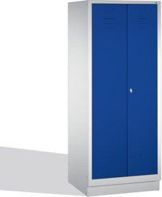 C+P Putzmittel-Spind Classic auf Sockel mit 2 Abteilen, Front Enzianblau und Korpus Lichtgrau, H: 185,0 cm, B: 81,0 cm, T: 50,0 cm - Bild 1