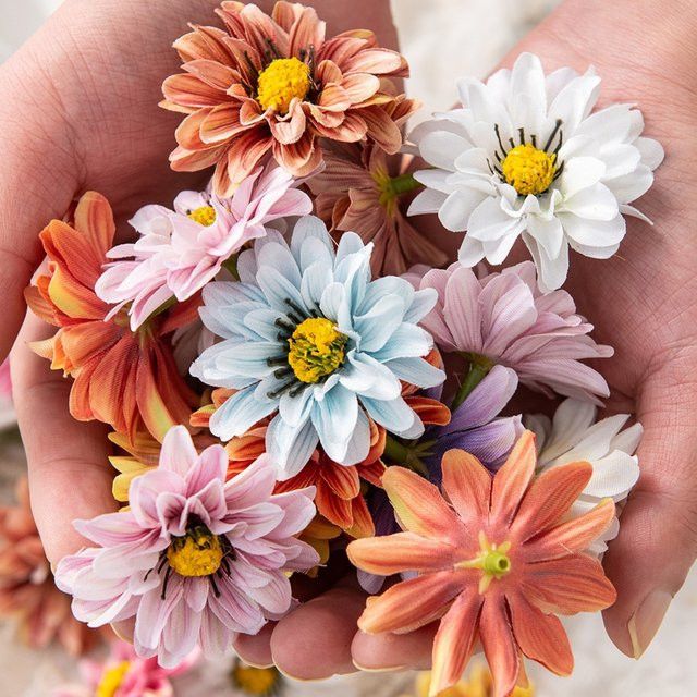 Smr Künstliche Gänseblümchen in Multicolor für Hochzeit, Dekoration und DIY-Projekte (50 Stück) - Bild 1